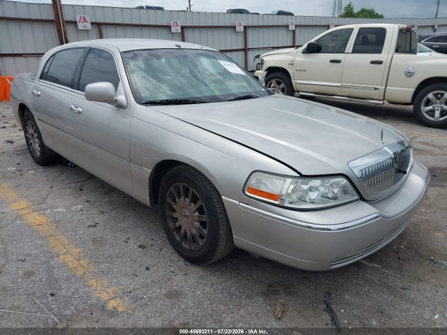 45693211 :رقم المزاد ، 1LNHM81W86Y603941 vin ، 2006 Lincoln Town Car Signature مزاد بيع