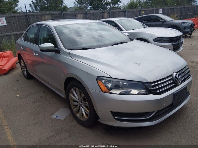 2013 Volkswagen Passat 2.5l Sel მანქანა იყიდება აუქციონზე, vin: 1VWCP7A39DC091555, აუქციონის ნომერი: 45693247