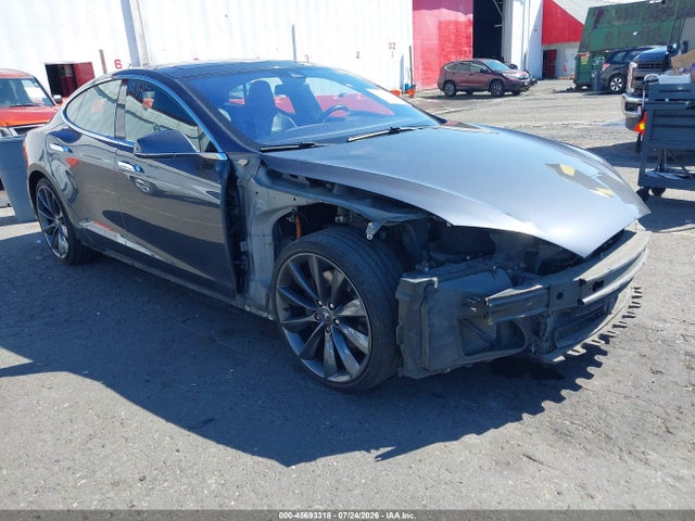 45693318 :رقم المزاد ، 5YJSA1E21GF133917 vin ، 2016 Tesla Model S 60d/70d/75d/85d/90d مزاد بيع