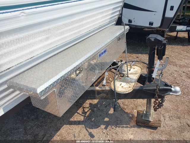 45693427 :رقم المزاد ، 4YDT24526Y1017297 vin ، 2000 Keystone Other مزاد بيع