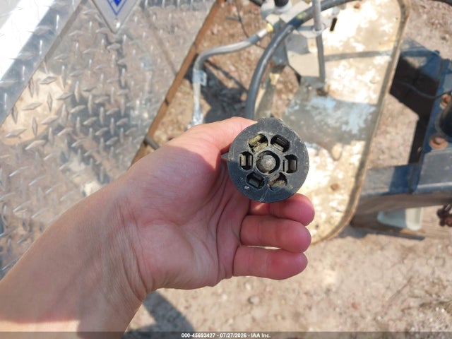 45693427 :رقم المزاد ، 4YDT24526Y1017297 vin ، 2000 Keystone Other مزاد بيع