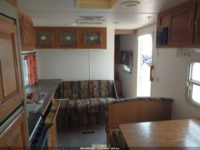 45693427 :رقم المزاد ، 4YDT24526Y1017297 vin ، 2000 Keystone Other مزاد بيع