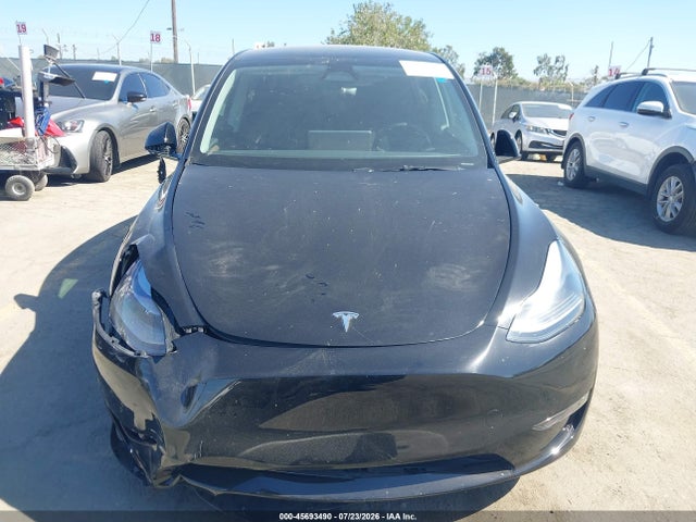 Продажа на аукционе авто 2025 Tesla Model Y Long Range Dual Motor All-wheel Drive, vin: 7SAYGDEE6SF299530, номер лота: 45693490