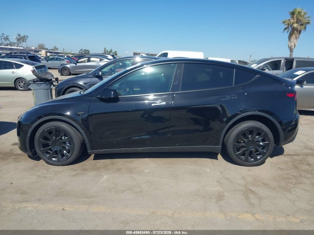 Продажа на аукционе авто 2025 Tesla Model Y Long Range Dual Motor All-wheel Drive, vin: 7SAYGDEE6SF299530, номер лота: 45693490
