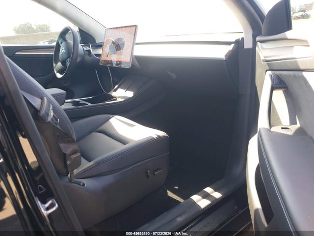 Продажа на аукционе авто 2025 Tesla Model Y Long Range Dual Motor All-wheel Drive, vin: 7SAYGDEE6SF299530, номер лота: 45693490
