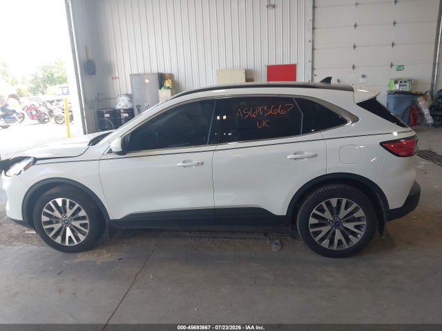 2022 Ford Escape Titanium მანქანა იყიდება აუქციონზე, vin: 1FMCU9J93NUA77914, აუქციონის ნომერი: 45693667