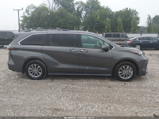 Toyota SIENNA XLE 2025 5TDJRKEC2SS248100 Image 13