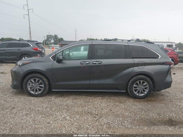 Toyota SIENNA XLE 2025 5TDJRKEC2SS248100 Image 14