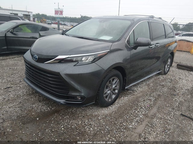 Toyota SIENNA XLE 2025 5TDJRKEC2SS248100 Image 2