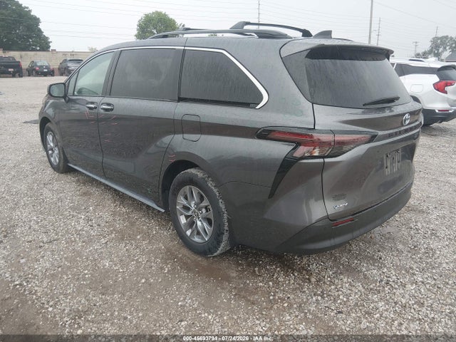 Toyota SIENNA XLE 2025 5TDJRKEC2SS248100 Image 3