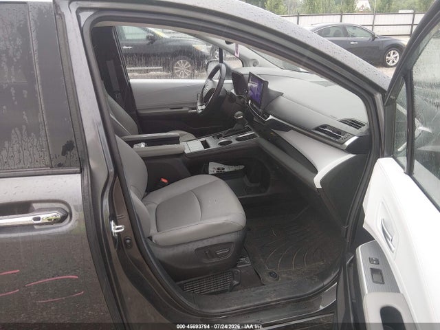 Toyota SIENNA XLE 2025 5TDJRKEC2SS248100 Image 5