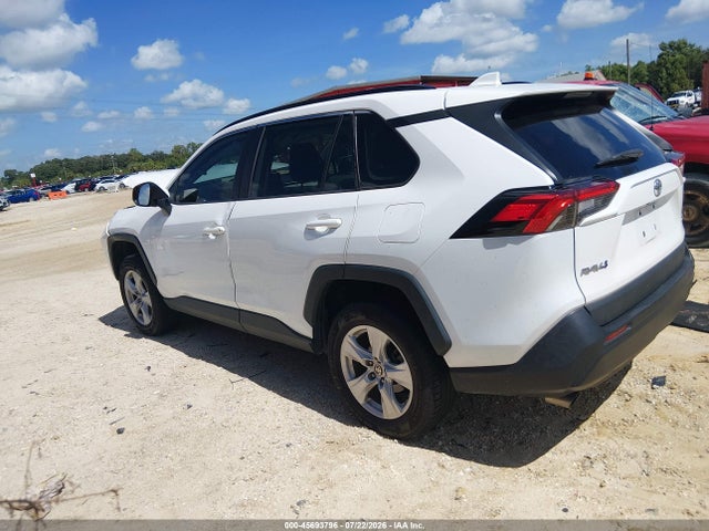 45693796 :رقم المزاد ، 2T3W1RFV2MW142950 vin ، 2021 Toyota Rav4 Xle مزاد بيع