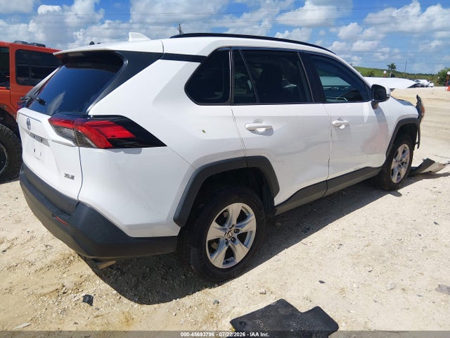 45693796 :رقم المزاد ، 2T3W1RFV2MW142950 vin ، 2021 Toyota Rav4 Xle مزاد بيع