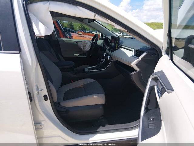 45693796 :رقم المزاد ، 2T3W1RFV2MW142950 vin ، 2021 Toyota Rav4 Xle مزاد بيع