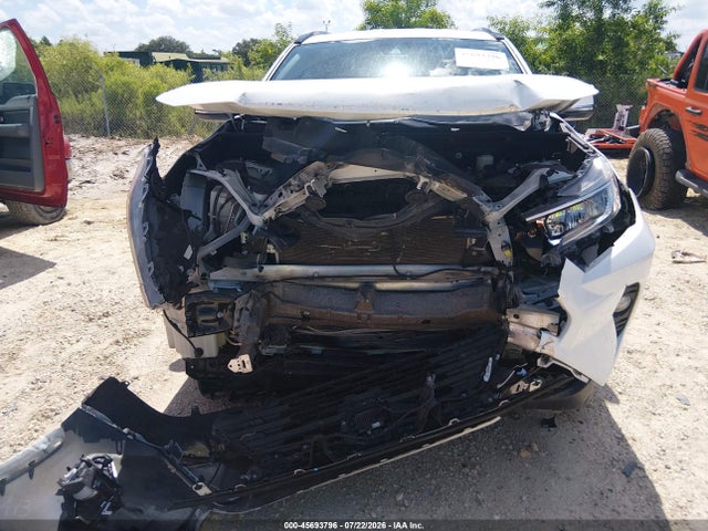 45693796 :رقم المزاد ، 2T3W1RFV2MW142950 vin ، 2021 Toyota Rav4 Xle مزاد بيع