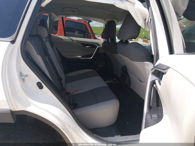 45693796 :رقم المزاد ، 2T3W1RFV2MW142950 vin ، 2021 Toyota Rav4 Xle مزاد بيع