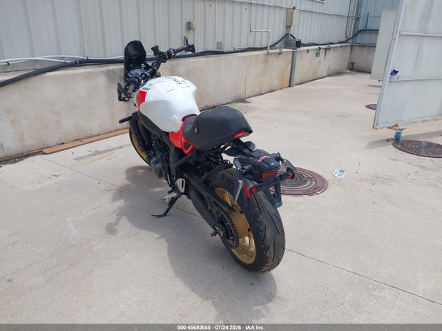 45693855 :رقم المزاد ، JYARN80E8RA003203 vin ، 2024 Yamaha Mtm890 مزاد بيع