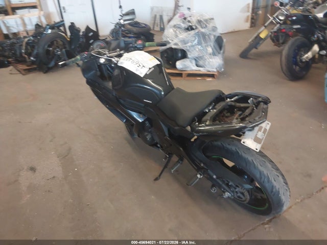 Kawasaki Ex650 F 2016 JKAEXEF10GDA25432 Image 3