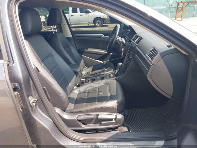 Продаж на аукціоні авто 2017 Volkswagen Passat 1.8t R-line, vin: 1VWDT7A37HC083184, номер лоту: 45694116