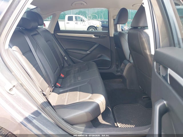 Продаж на аукціоні авто 2017 Volkswagen Passat 1.8t R-line, vin: 1VWDT7A37HC083184, номер лоту: 45694116