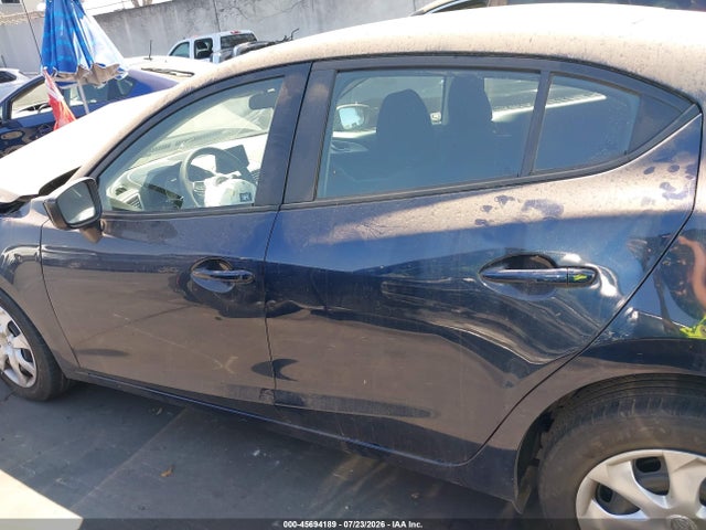 Продаж на аукціоні авто 2018 Mazda Mazda3 Sport, vin: 3MZBN1U72JM230559, номер лоту: 45694189
