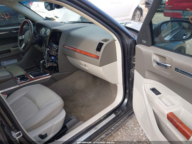2010 Chrysler 300c Hemi მანქანა იყიდება აუქციონზე, vin: 2C3CA6CT5AH114371, აუქციონის ნომერი: 45694265