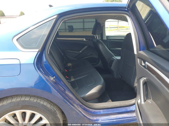 1VWBT7A30HC025070 Volkswagen Passat 1.8t Se