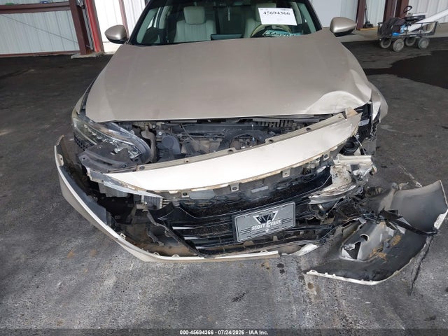 45694366 :رقم المزاد ، 1HGCV1F57JA260481 vin ، 2018 Honda Accord Ex-l مزاد بيع