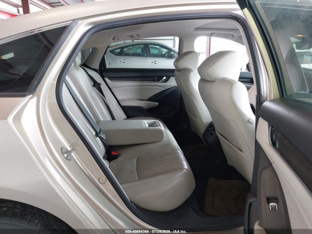 45694366 :رقم المزاد ، 1HGCV1F57JA260481 vin ، 2018 Honda Accord Ex-l مزاد بيع