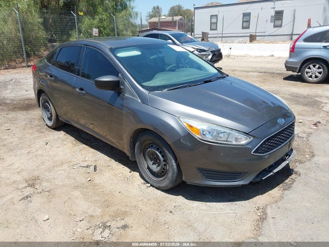 Ford FOCUS S 2018 1FADP3E23JL287915 zdjęcie główne