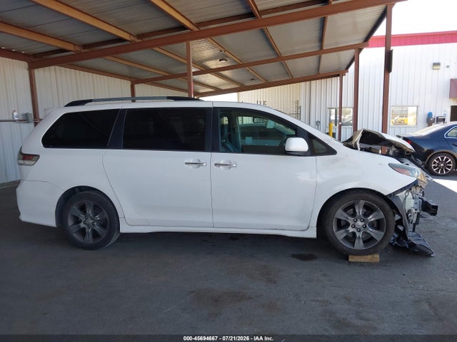 Auction sale of the 2015 Toyota Sienna Se Premium 8 Passenger, vin: 5TDXK3DC6FS586790, lot number: 45694667