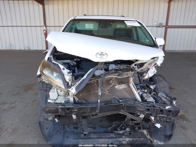 Auction sale of the 2015 Toyota Sienna Se Premium 8 Passenger, vin: 5TDXK3DC6FS586790, lot number: 45694667