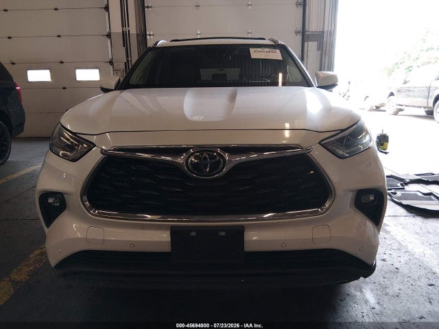 5TDDZRBH3NS593730 Toyota Highlander Limited