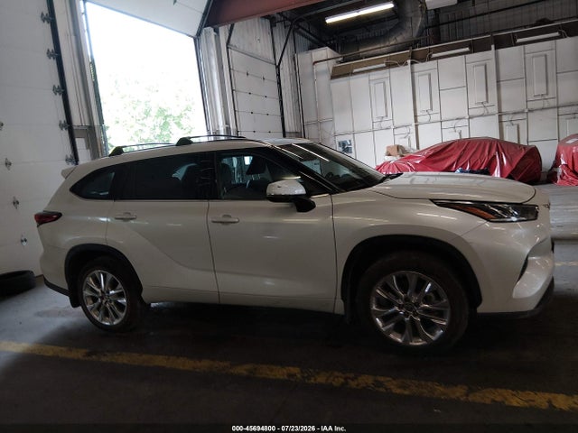 5TDDZRBH3NS593730 Toyota Highlander Limited