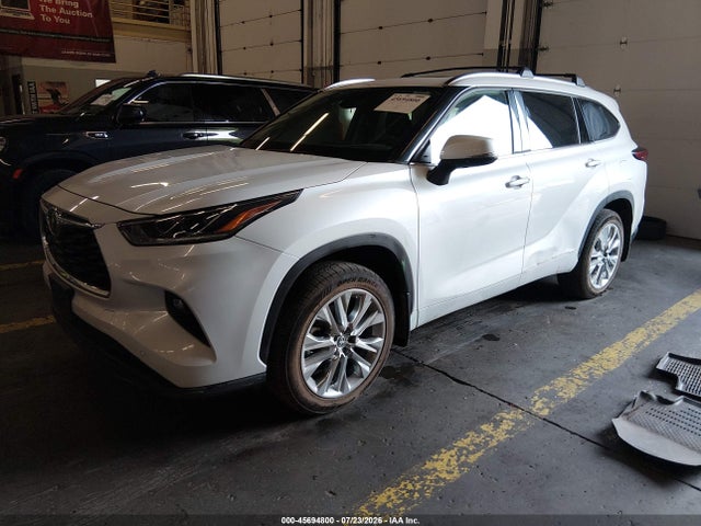 5TDDZRBH3NS593730 Toyota Highlander Limited