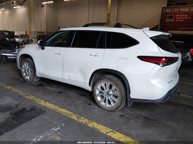 5TDDZRBH3NS593730 Toyota Highlander Limited