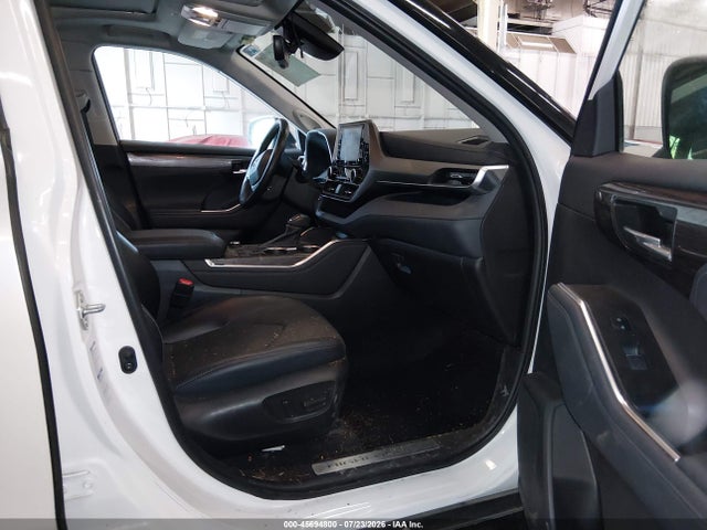 5TDDZRBH3NS593730 Toyota Highlander Limited