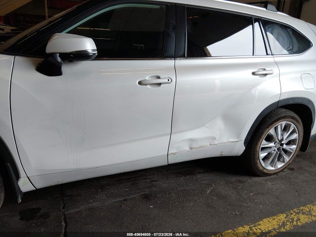 5TDDZRBH3NS593730 Toyota Highlander Limited