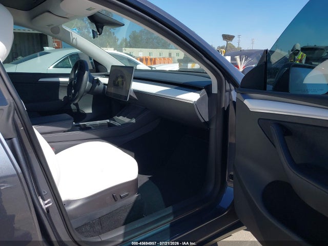 2023 Tesla Model Y Awd/long Range Dual Motor All-wheel Drive მანქანა იყიდება აუქციონზე, vin: 7SAYGDEE5PF605673, აუქციონის ნომერი: 45694957