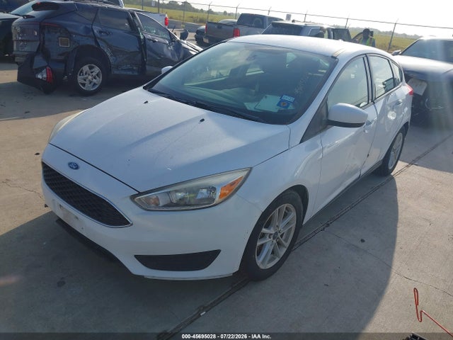 Ford FOCUS SE 2018 1FADP3K2XJL272445 Image 2