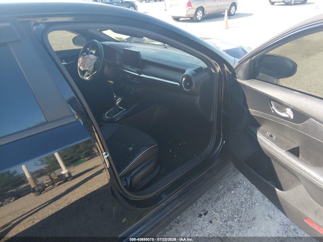45695070 :رقم المزاد ، 3KPF34AD7ME381756 vin ، 2021 Kia Forte Gt-line مزاد بيع