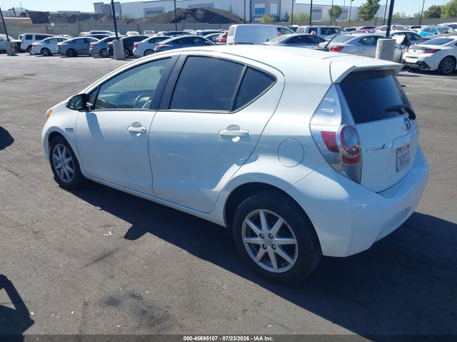 Toyota Prius C Four 2014 JTDKDTB3XE1076784 Image 3