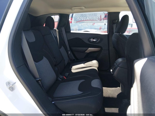 Jeep Cherokee Latitude 4x4 2018 1C4PJMCB0JD528518 Image 8