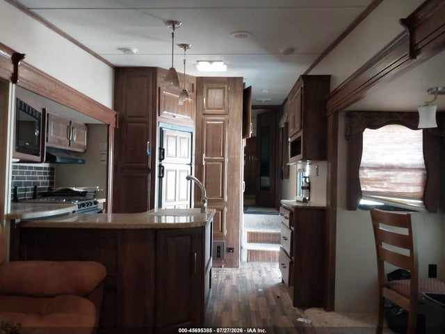 45695385 :رقم المزاد ، 4YDF32720F2504997 vin ، 2015 Keystone Cougar مزاد بيع