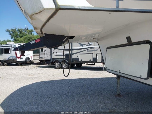 45695385 :رقم المزاد ، 4YDF32720F2504997 vin ، 2015 Keystone Cougar مزاد بيع
