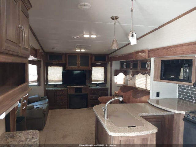 45695385 :رقم المزاد ، 4YDF32720F2504997 vin ، 2015 Keystone Cougar مزاد بيع