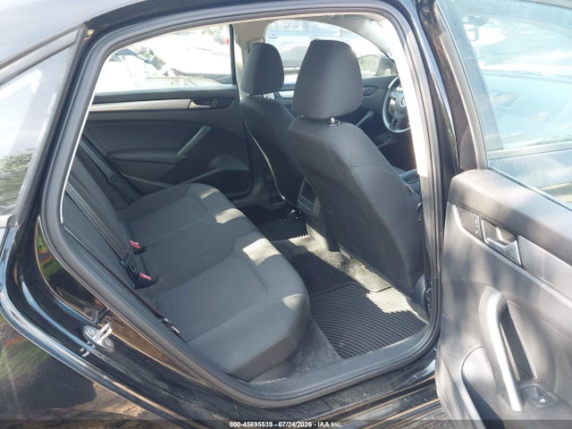 Продажа на аукционе авто 2015 Volkswagen Passat 1.8t S, vin: 1VWAT7A30FC103226, номер лота: 45695539