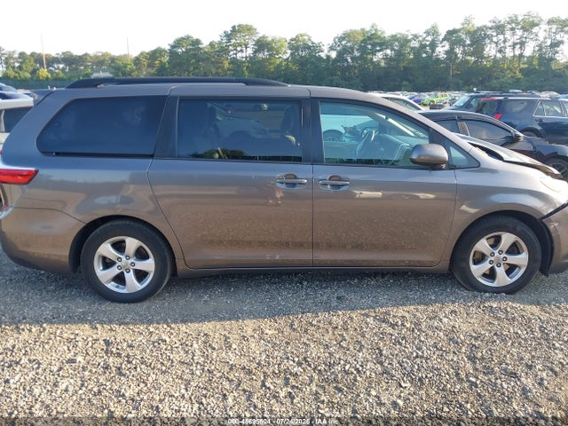 Продажа на аукционе авто 2017 Toyota Sienna Le 8 Passenger, vin: 5TDKZ3DC1HS839703, номер лота: 45695604