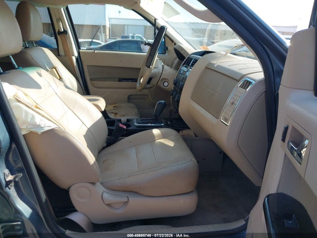 45695746 :رقم المزاد ، 1FMCU0EG5BKA81202 vin ، 2011 Ford Escape Limited مزاد بيع