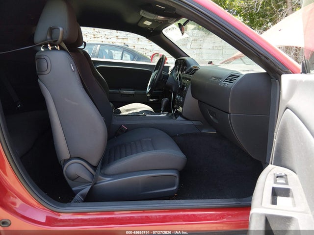 45695791 :رقم المزاد ، 2B3CJ4DG8BH512940 vin ، 2011 Dodge Challenger مزاد بيع